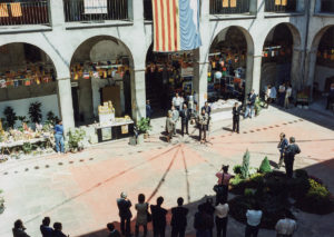 Inauguració de la Fira de l'1 de Maig al pati de l'Hospici. ACGAX. Servei d'Imatges. Fons Jaume Tané Cufí. Autor desconegut, 1994.